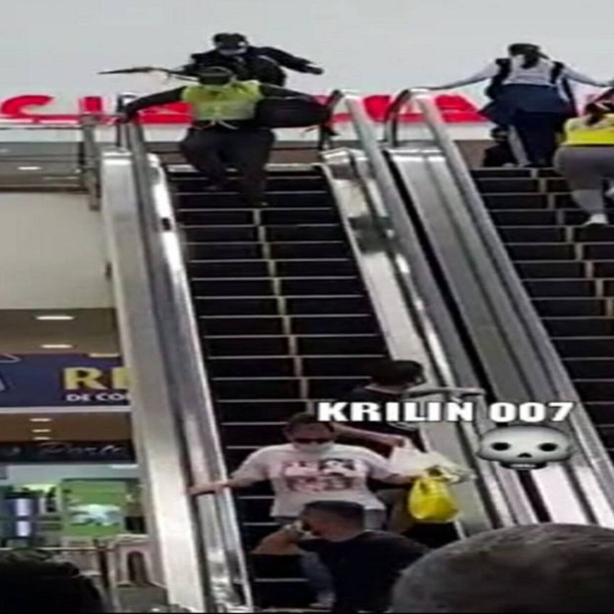 Delincuente disfrazado de Policía atraca a guarda en centro comercial