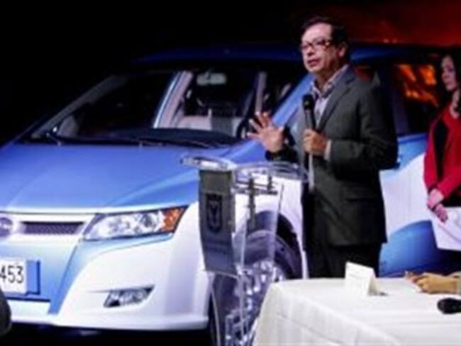 Instalarán en Bogotá 'bolardos' para cargar vehículos eléctricos