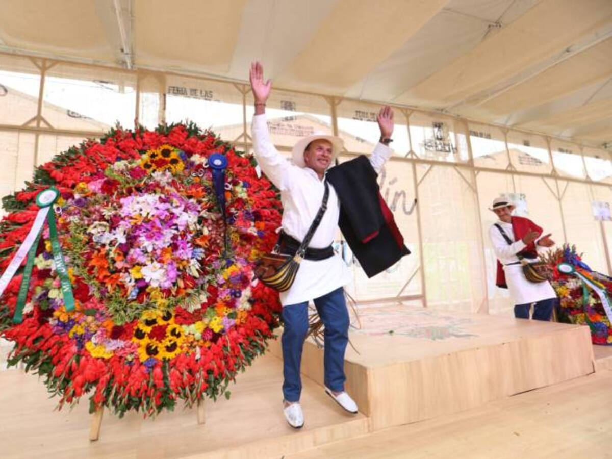 El apasionado sembrador de flores que se coronó rey de los silleteros