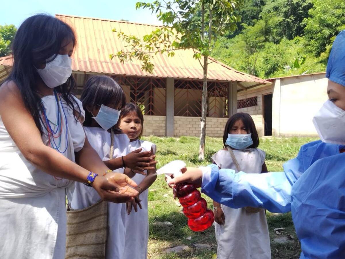 Reportan brote de COVID-19 en niños indígenas de la Sierra Nevada