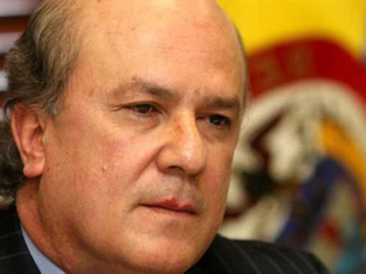 Ex magistrado pide que sean investigadas las afirmaciones sobre 'chuzadas' hechas en Wikileaks