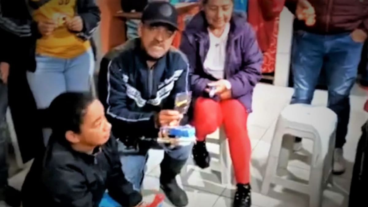 Comunidad devolvió regalos a un representante a la Cámara