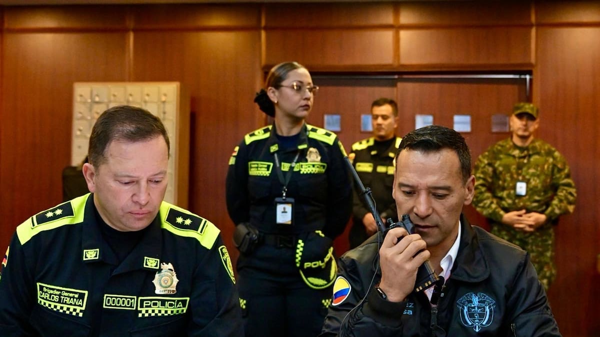 “No están solos”: MinDefensa le habla a todos los policías del país por sistema radial