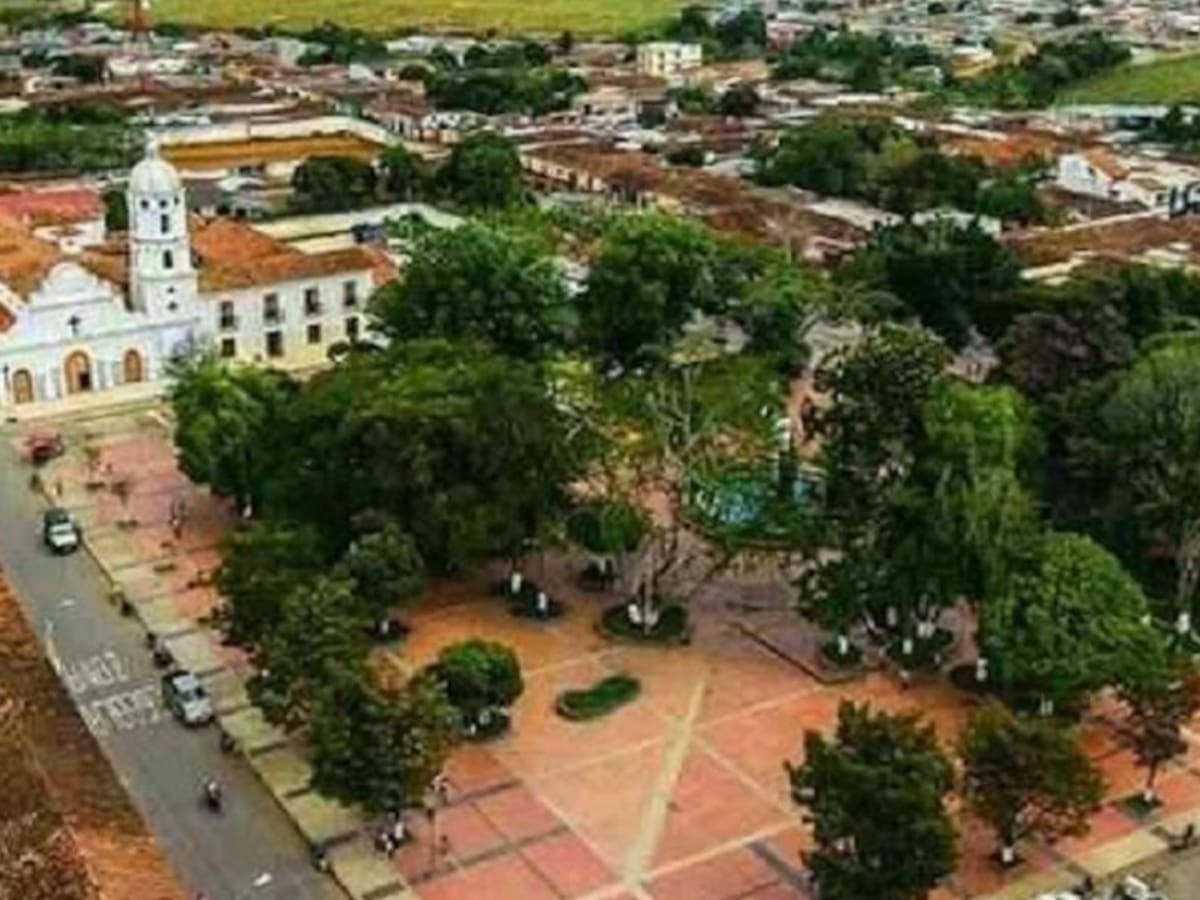 Ábrego en medio del fuego cruzado de grupos ilegales