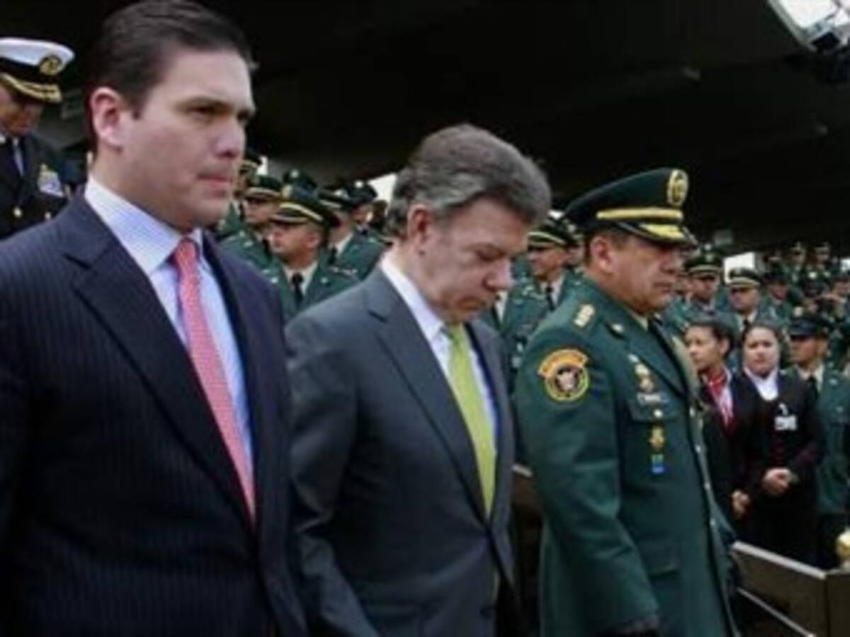 Santos no dio buen manejo a escándalo en el Ejército, según encuesta