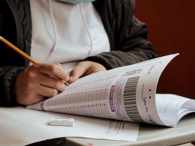 Estudiante presentado el examen Saber Pro en 2023 (Foto vía ICFES)