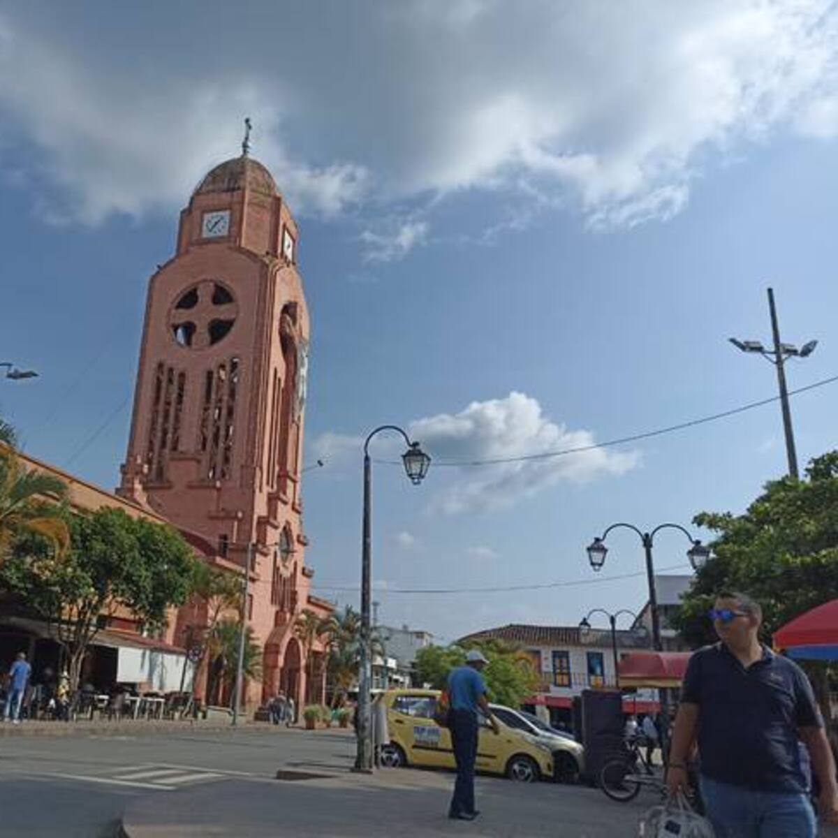 Explosivo fue lanzado a un local comercial en el centro del municipio de Quimbaya, Quindío