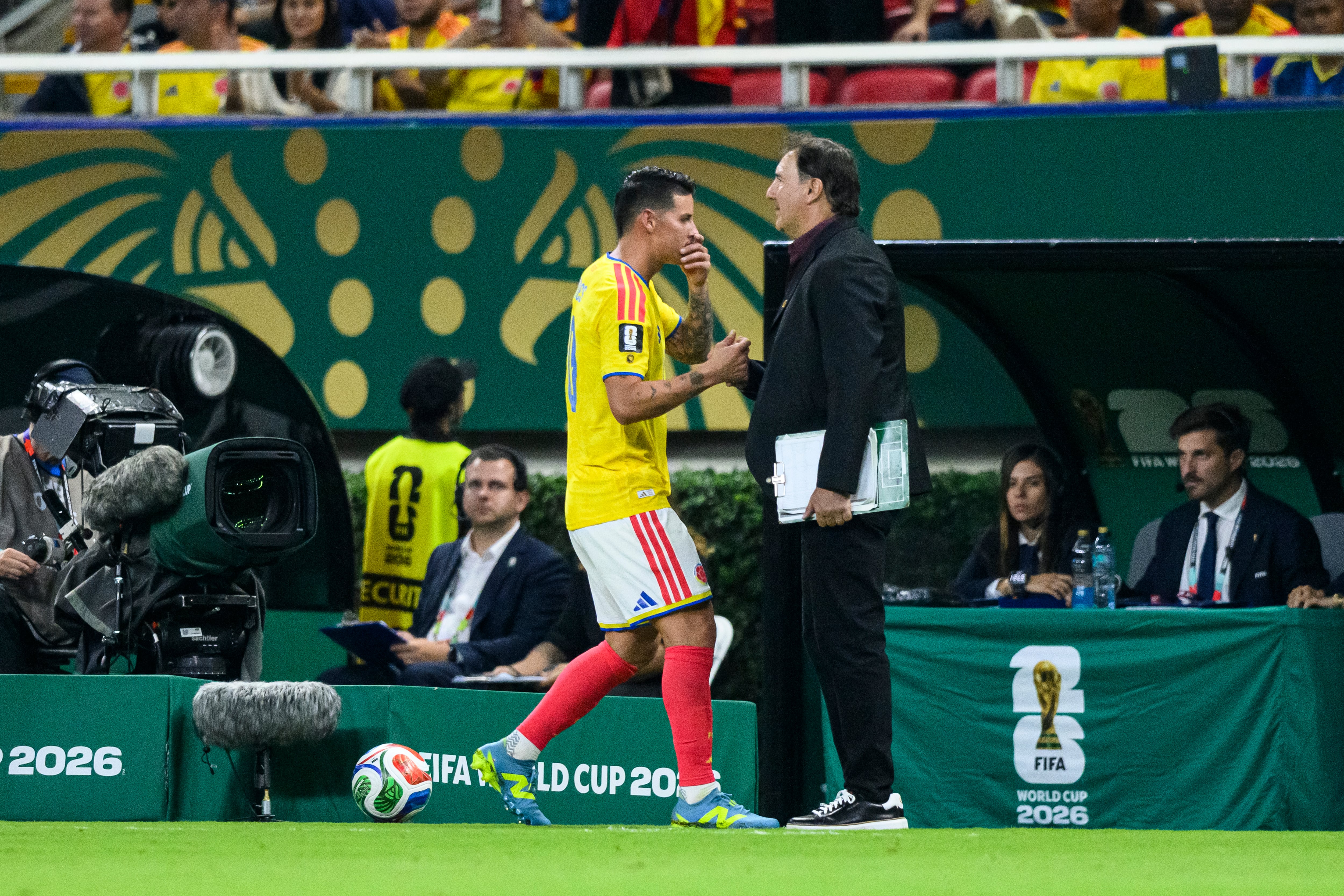 James Rodríguez y Néstor Lorenzo durante un partido del Mundial 2026. (Photo by Martín Fonseca/Eurasia Sport Images/Getty Images)