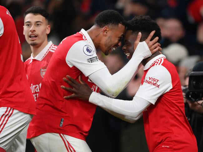 LONDON, ENGLAND - JANUARY 22: Bukayo Saka celebrates with Gabriel of Arsenal after scoring the team's second goal during the Premier League match between Arsenal FC and Manchester United at Emirates Stadium on January 22, 2023 in London, England. (Photo by Shaun Botterill/Getty Images)