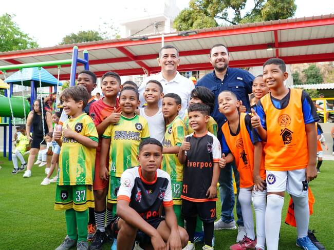 Nuevo parque infantil y ‘picaíto’ en la renovada cancha de Los Calamares