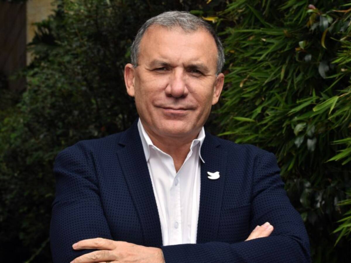 Roy Barreras desiste del referendo “Chao Duque”