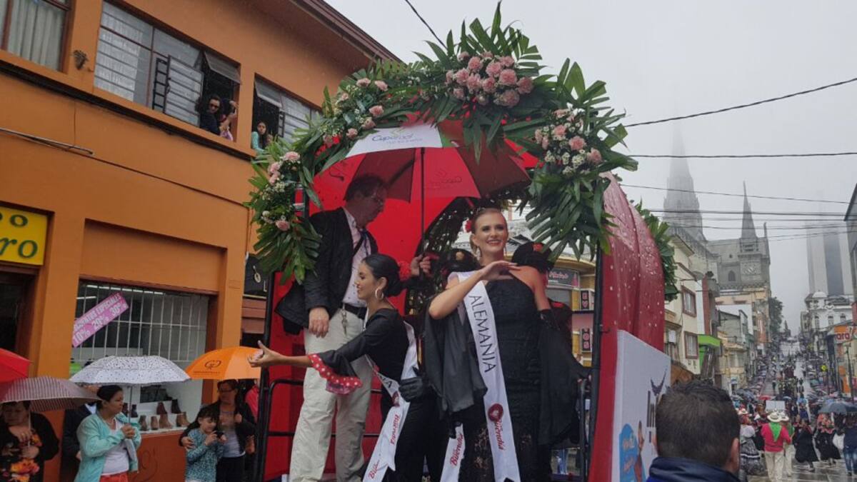 El desfile de las Carretas del Rocío en el cuarto día de la Feria de Manizales