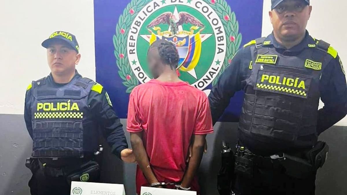 Un capturado y un menor aprehendido cuando escapaban en moto con elementos hurtados en Cartagena