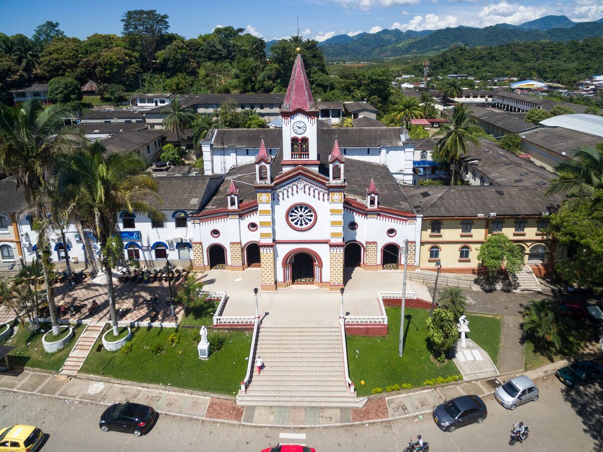 ¿Cuál es la capital de Caquetá? Limita con el Huila y se llama igual a importante ciudad italiana