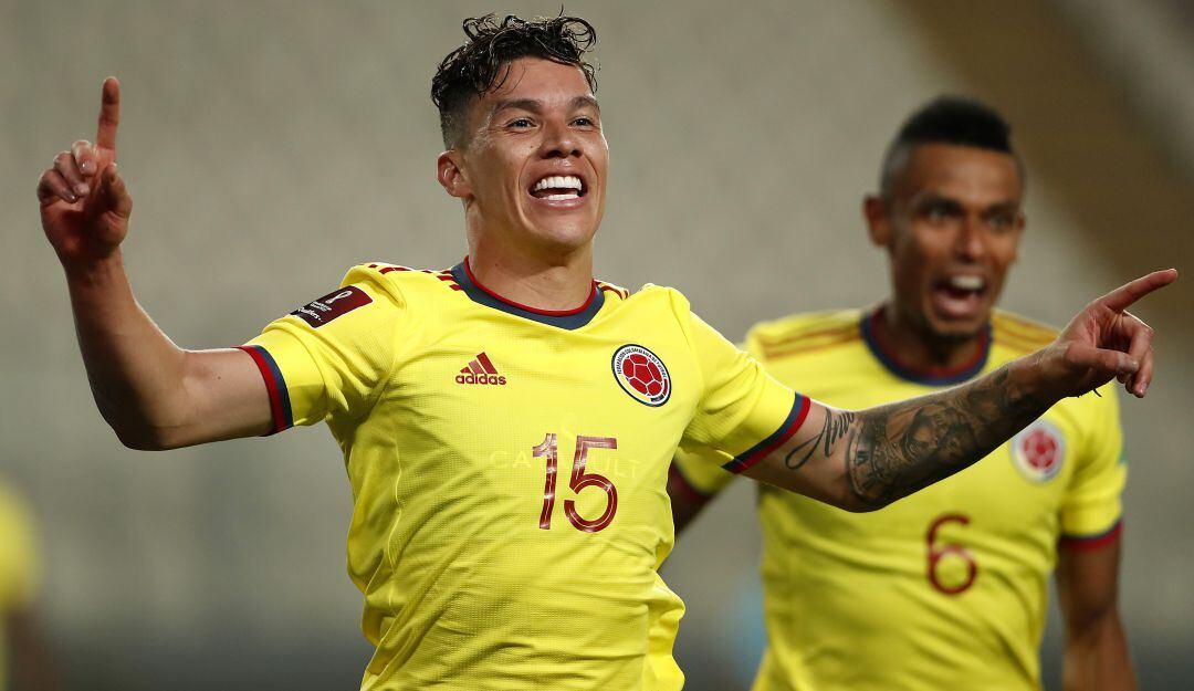 Mateus Uribe festeja el segundo gol de Colombia ante Perú.
