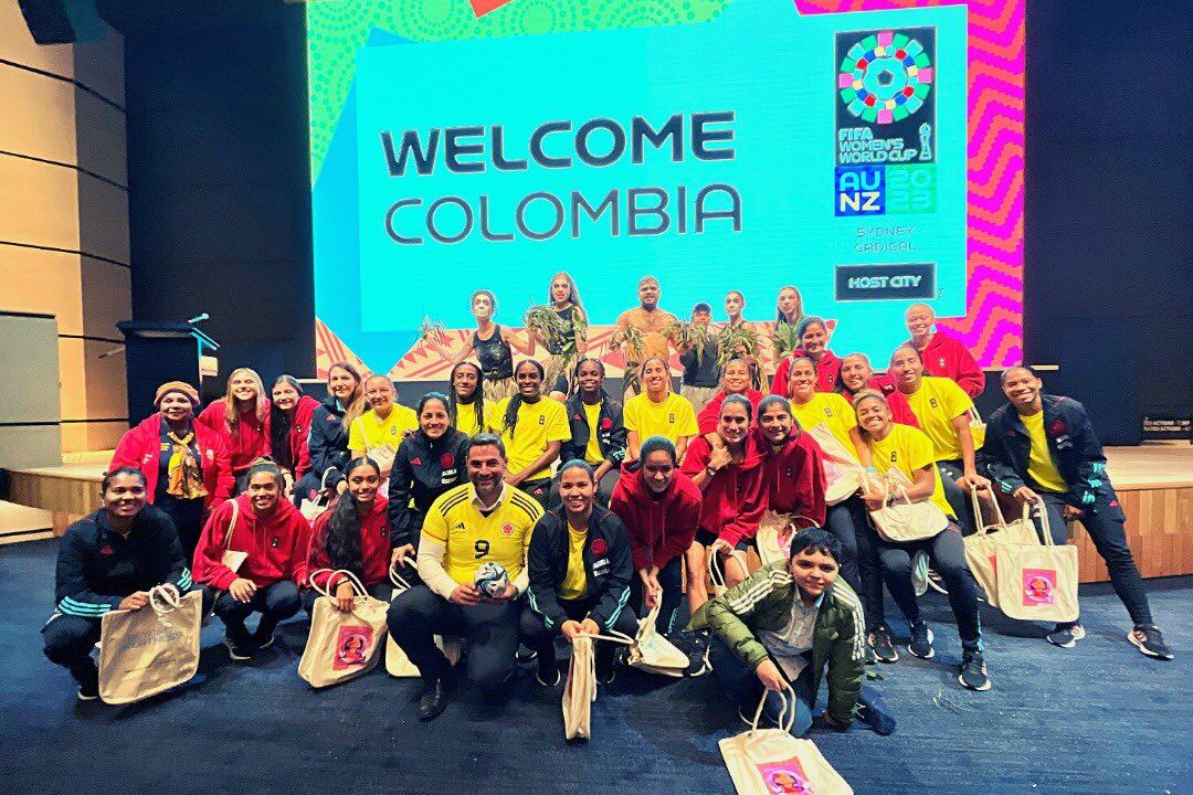 Las jugadoras de la Selección Colombia reciben la bienvenida de pate del Gobierno de Australia / Twitter: @FCFSeleccionCol
