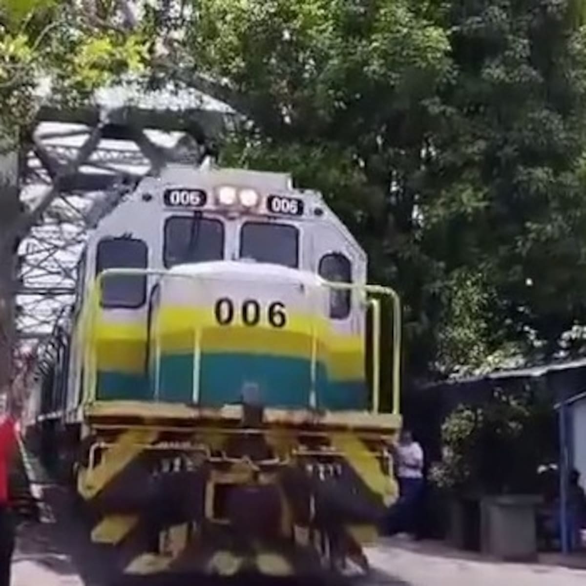 Volvió a pasar el tren cargado de café por Santander