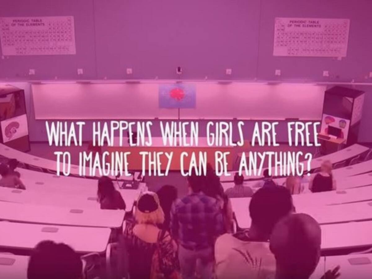 Las niñas son invitadas por Barbie a ser lo que quieran ser