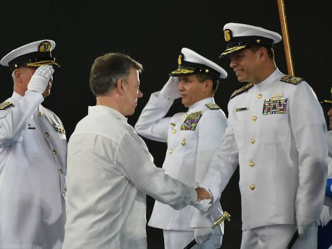 Santos presidió en Cartagena su última ceremonia de ascenso en la Armada
