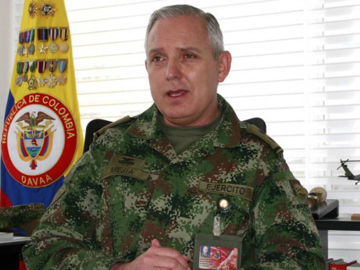 “El helicóptero se estrelló contra una montaña”: general Mejía