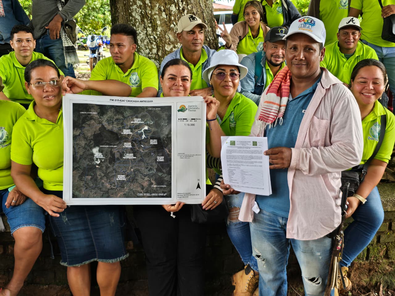 Entrega de 21 predios rurales asociados a jefes paramilitares en Caucasia, Antioquia. Foto: ANT.