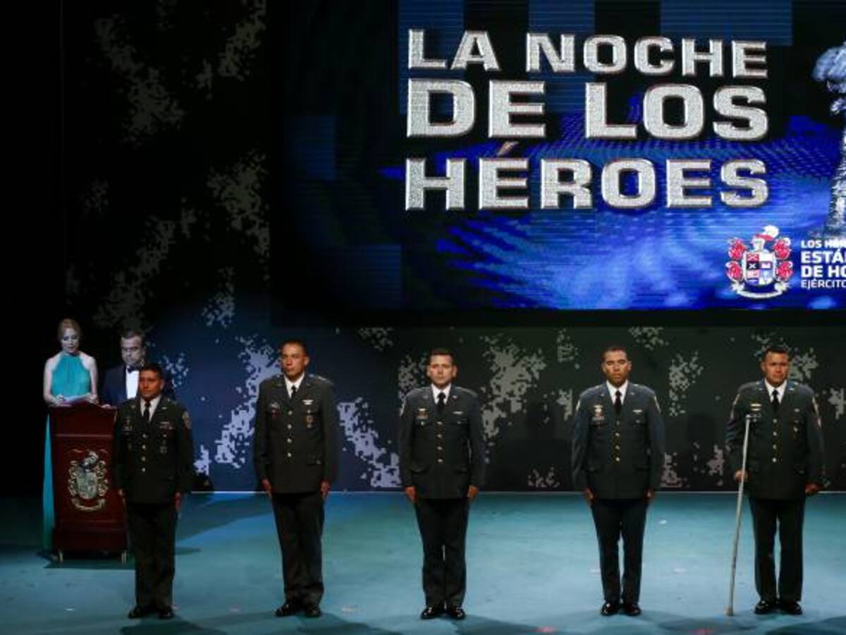 Ejército premia a sus mejores hombres y mujeres