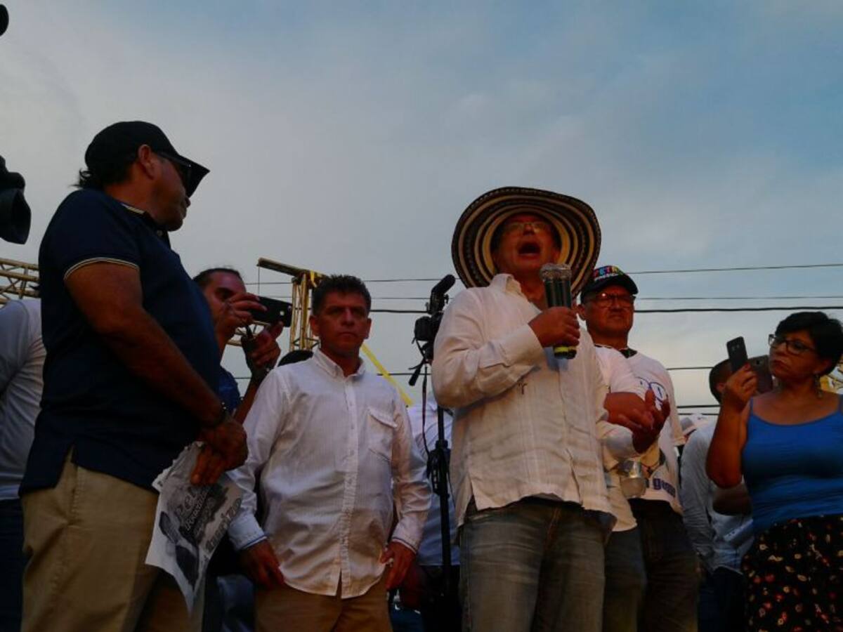 Petro calificó de mentiroso a Duque porque su doctorado es solo un curso