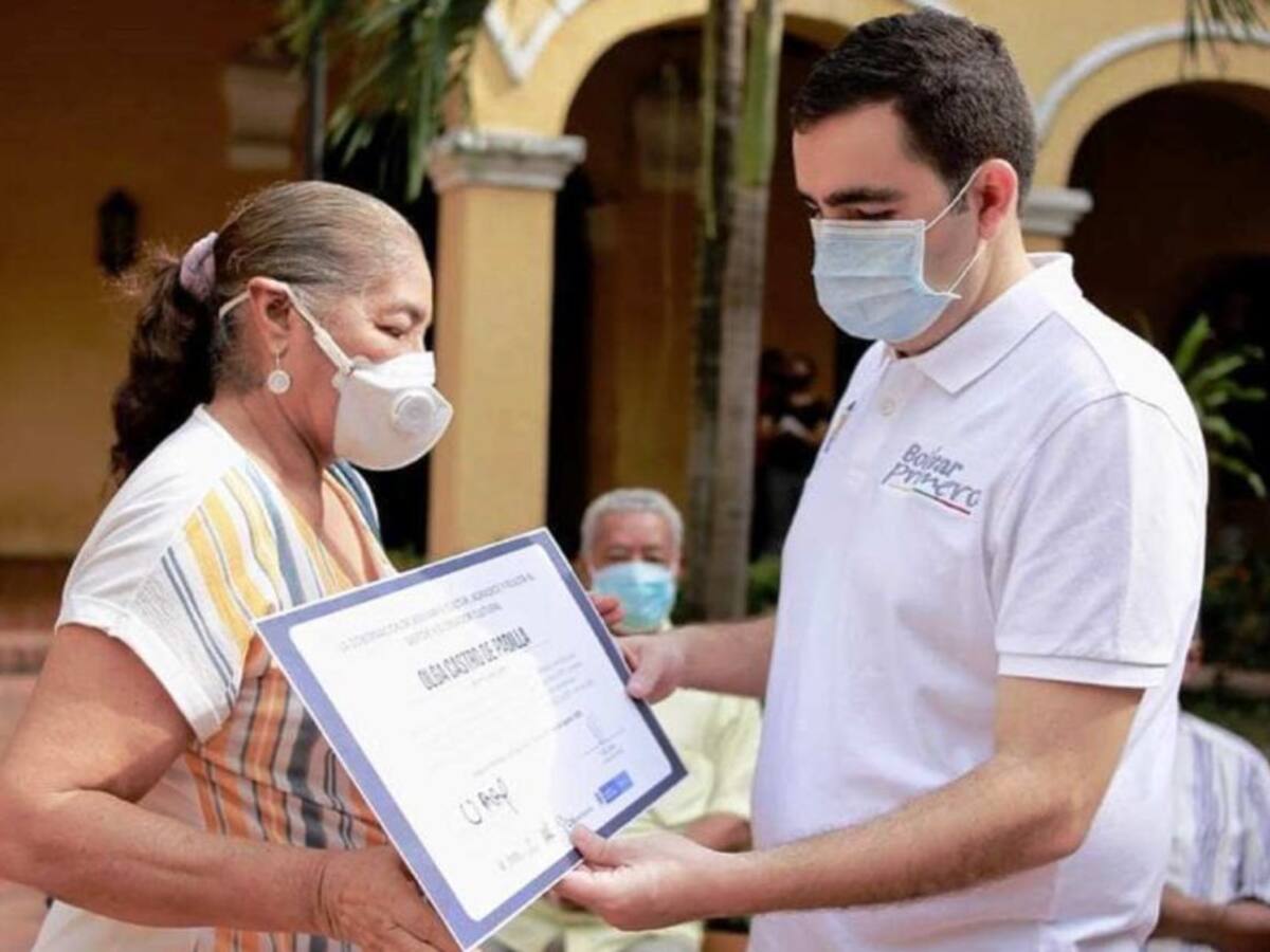 200 artistas mayores de 27 municipios de Bolívar reciben apoyos económicos
