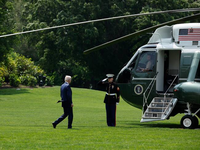 WASHINGTON, DC - MAY 17: U.S. President Joe Biden walks across the South Lawn before boarding Marine One and departoing the White House on May 17, 2023 in Washington, DC. Biden is traveling to Japan for the G7 summit but will cut his travel plans short to return to the U.S. Sunday to continue the negotiations over the federal debt limit. (Photo by Chip Somodevilla/Getty Images)