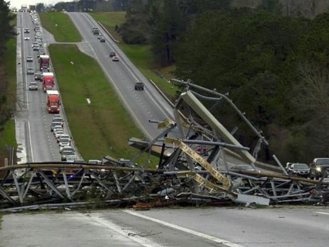 Asciende el número de muertos por tornado en Alabama, EE.UU