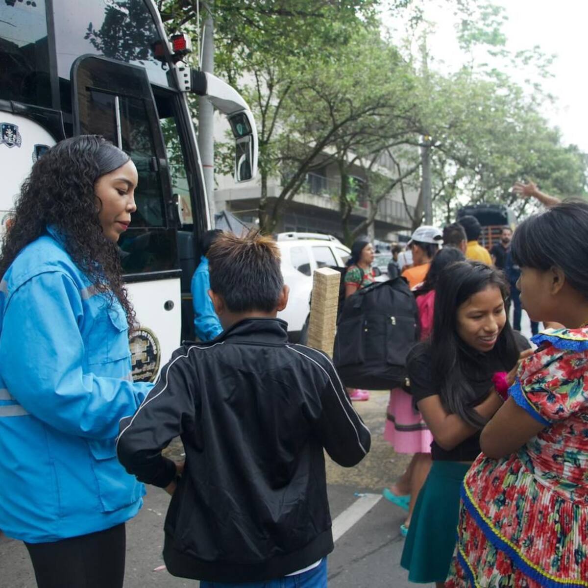 Salió el primer grupo de 110 familias indígenas de Medellín hacia el Chocó