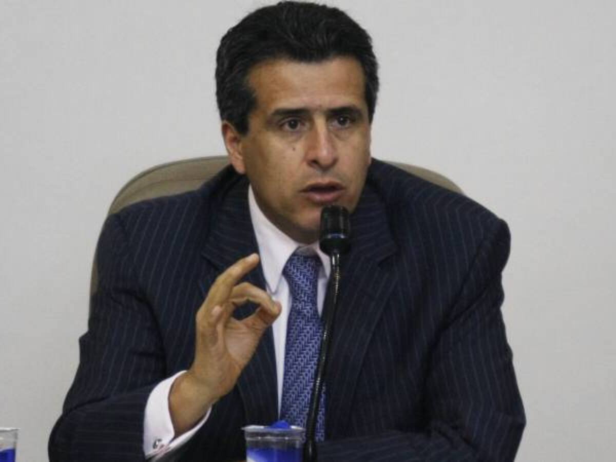 Senador Velasco, se pronunció por el caso de la "comunidad del anillo"