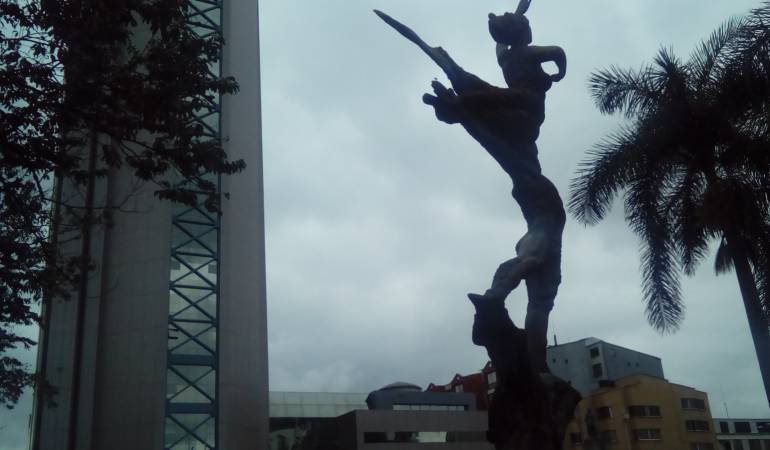 Desde las 5:20AM hasta las 9:00AM Toda la información local en Caracol Radio