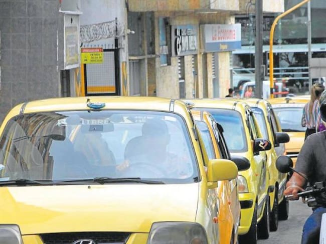 Gremio de taxista dividido en tema de tarifas