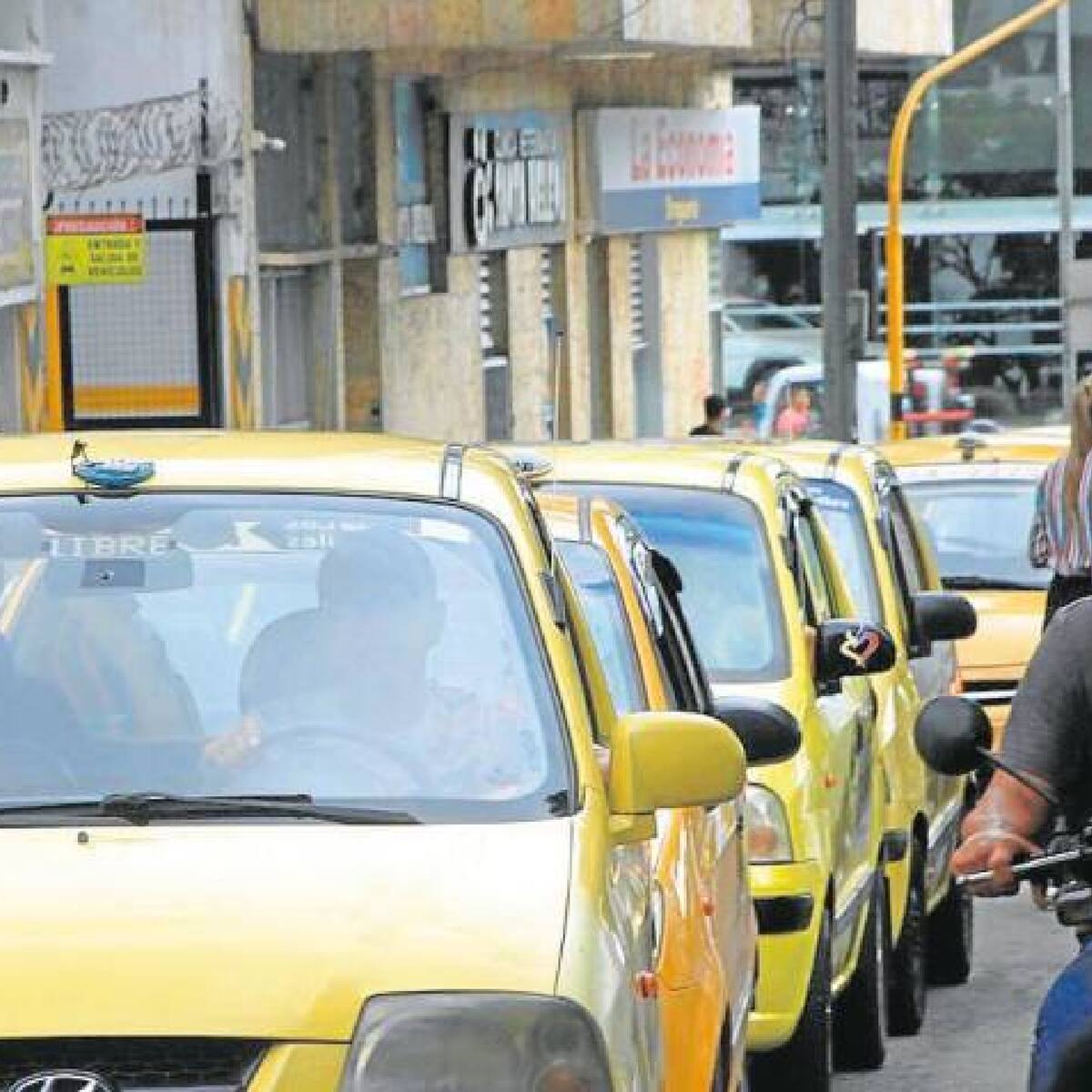 Taxistas suspenden movilizaciones programadas para este lunes 23 de enero