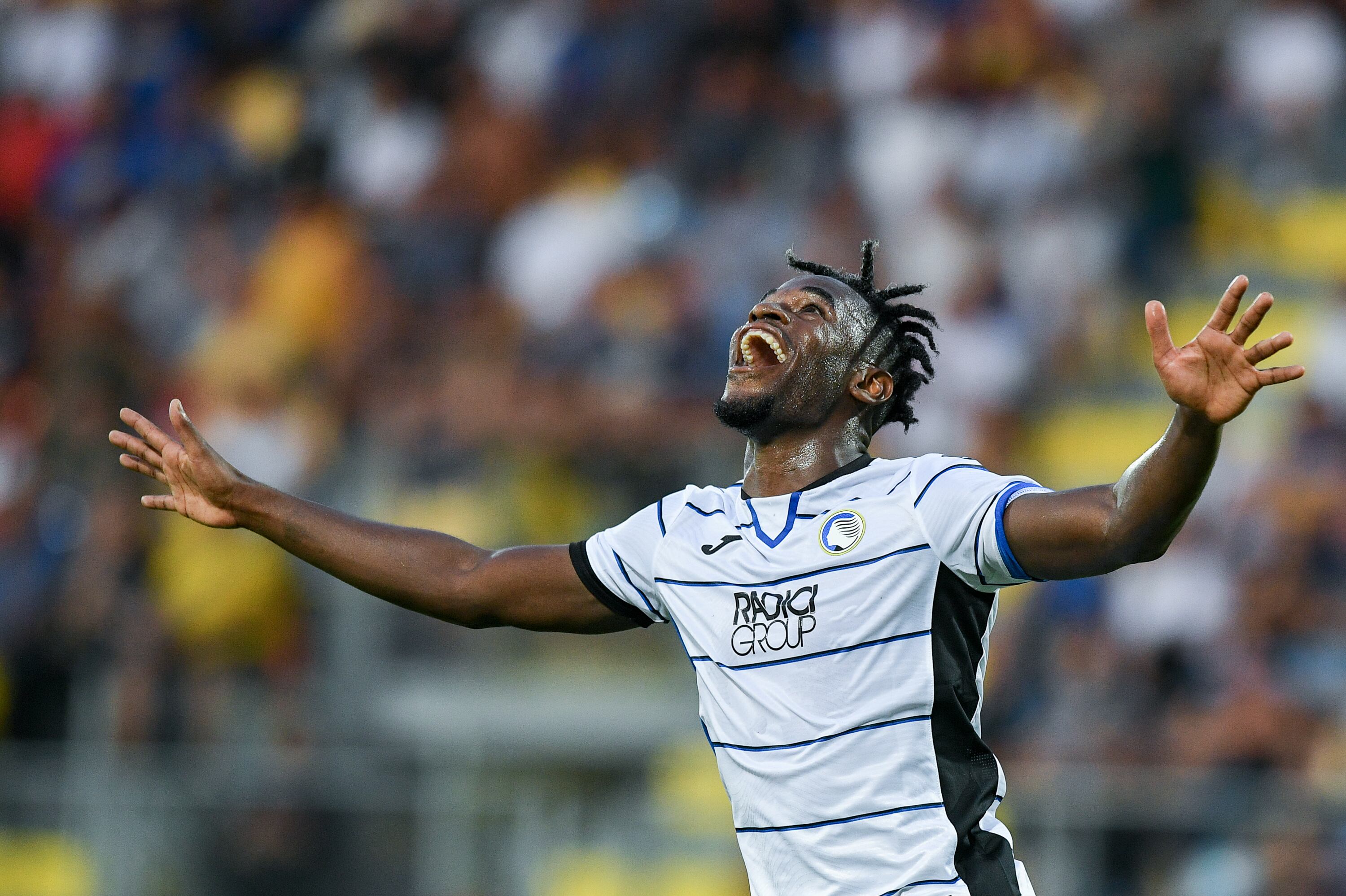 Duvan Zapata festeja su gol ante el Frosinone. (Photo by Giuseppe Maffia/NurPhoto via Getty Images)