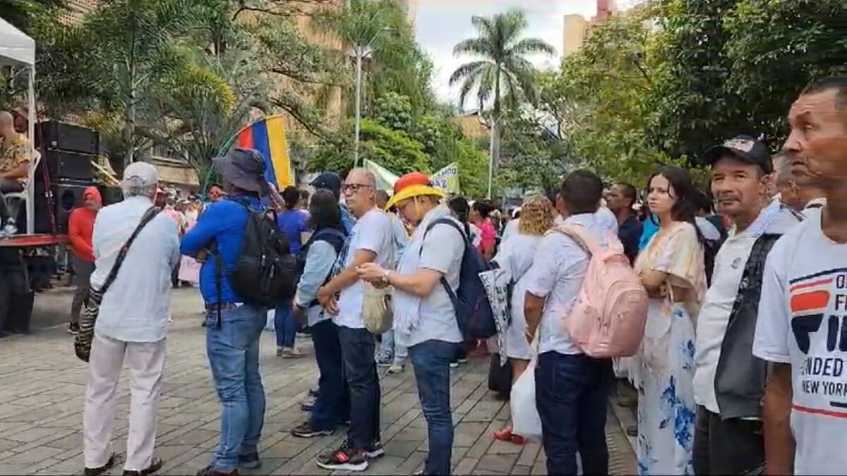 Miles de personas se movilizaron en Medellín para apoyar las reformas del Presidente Petro