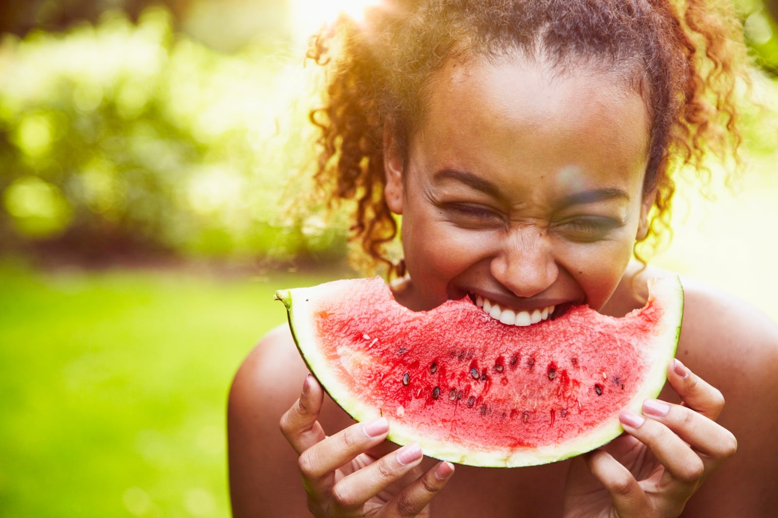 Mujer comiendo sandía Getty Images