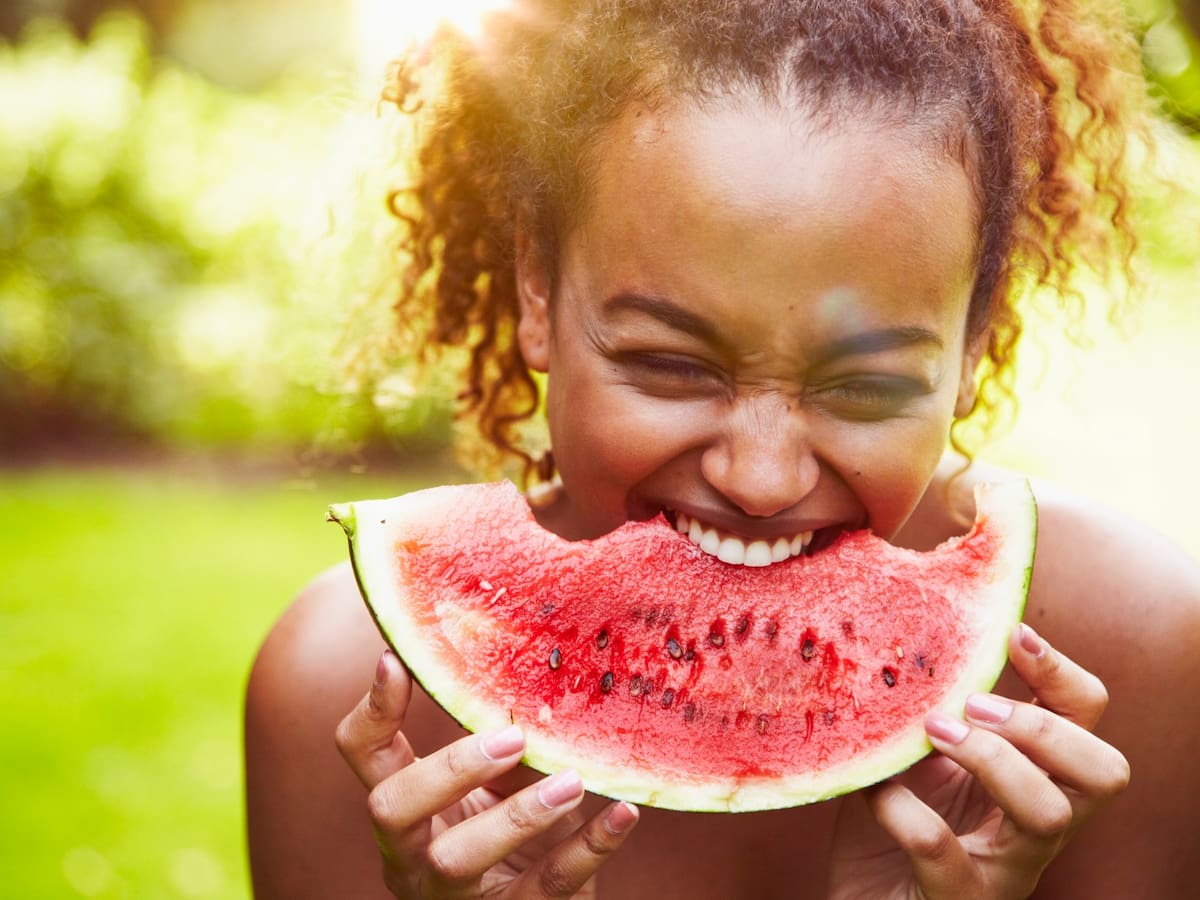 6 beneficios para la salud de comer sandía: ¿a qué hora comerla?