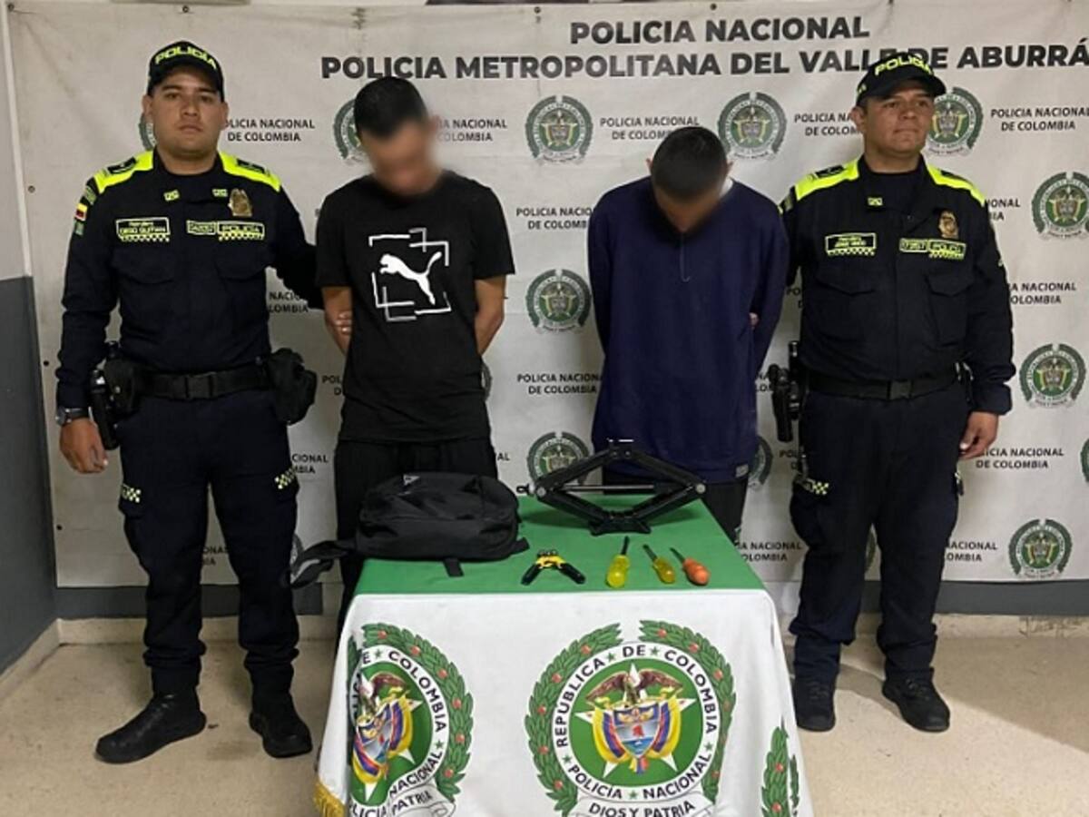 Capturan dos hombres que pretendían huir por los techos de varias casas que habían robado