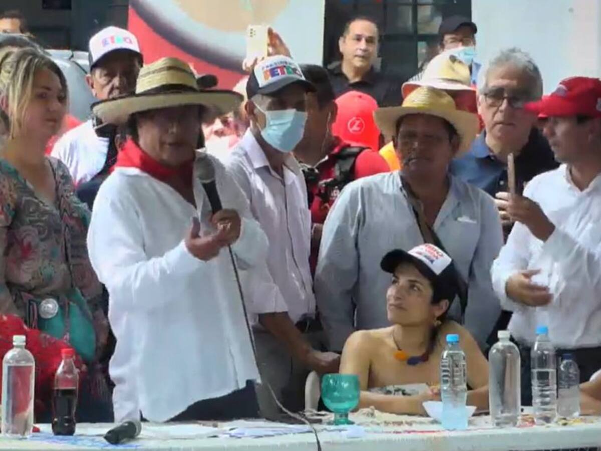 Petro asegura que en el partido Liberal ha estallado una rebelión