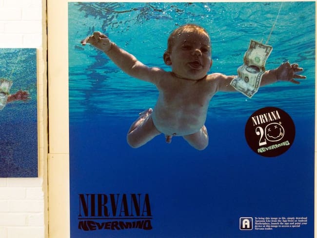 Bebé de la portada del Nevermind demanda a Nirvana