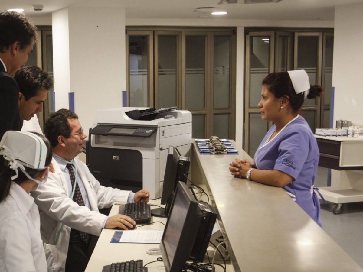 Organizaciones médicas solicitan adelantar grados de profesionales