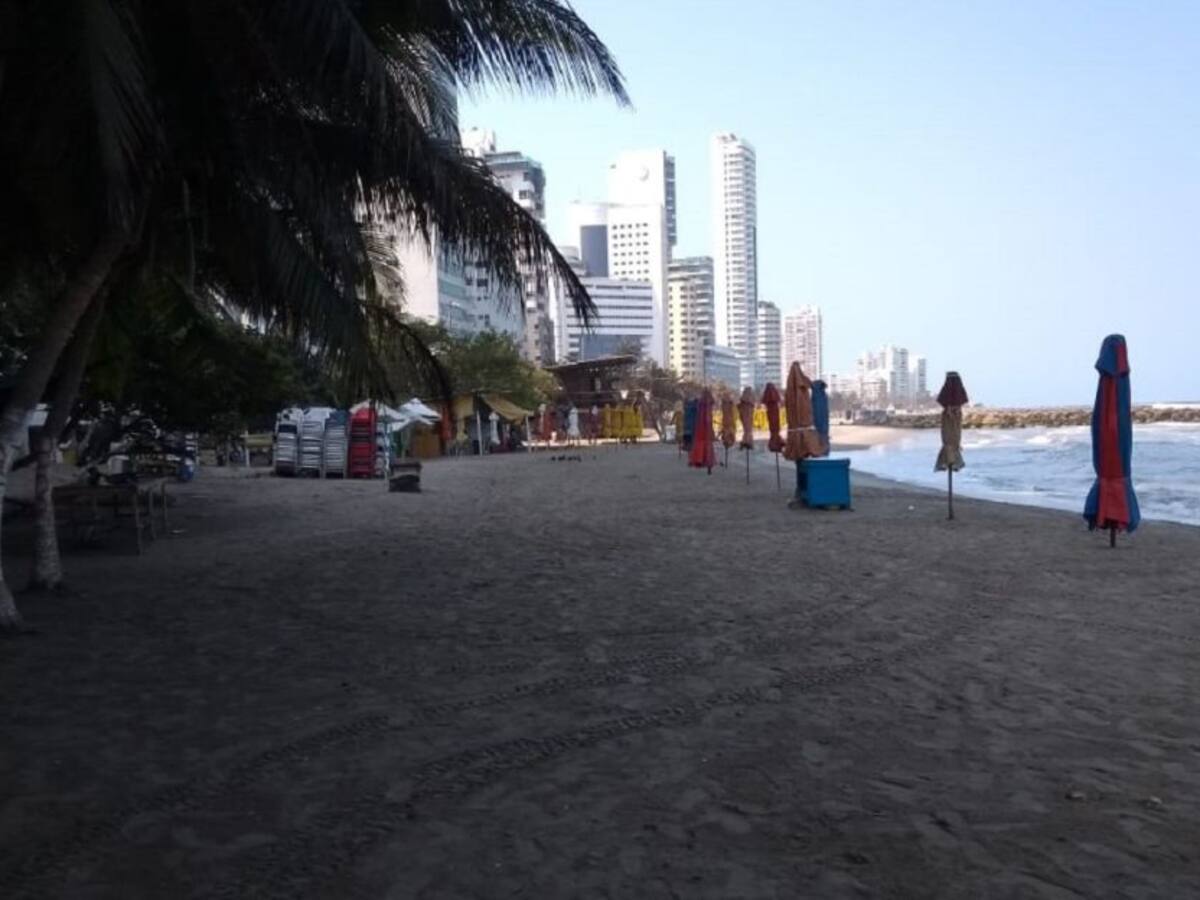 Incertidumbre de vendedores por cierre en playas de Cartagena