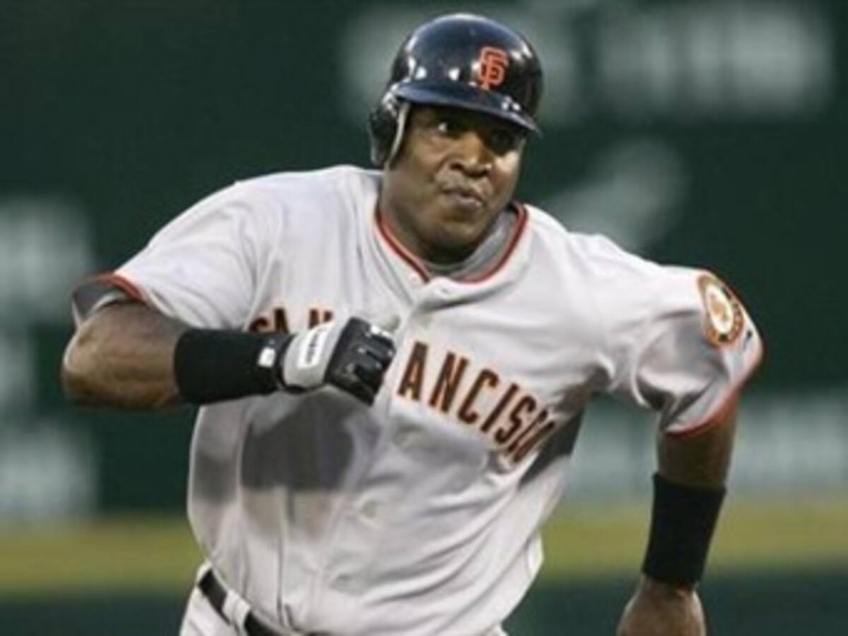 Mujer habla en juicio sobre presunto uso de esteroides por Barry Bonds