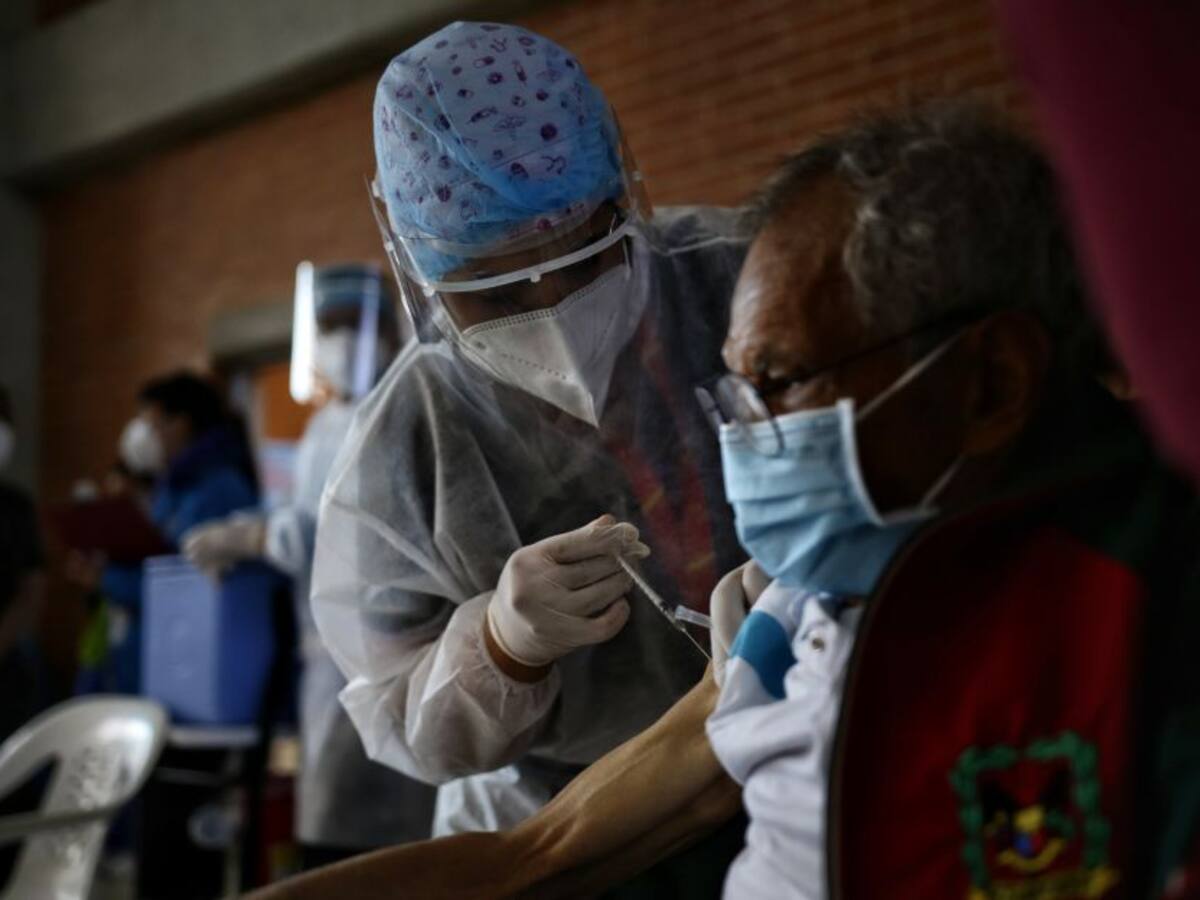 COVID-19 en Colombia: se reportaron 28.005 casos nuevos y 586 fallecidos