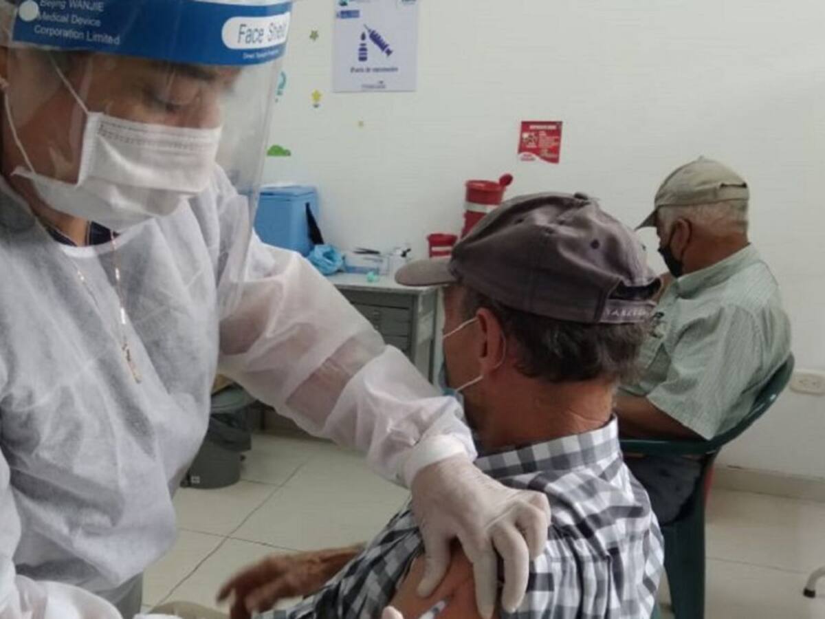 Cifras récord de vacunación COVID en Armenia deja el año 2021