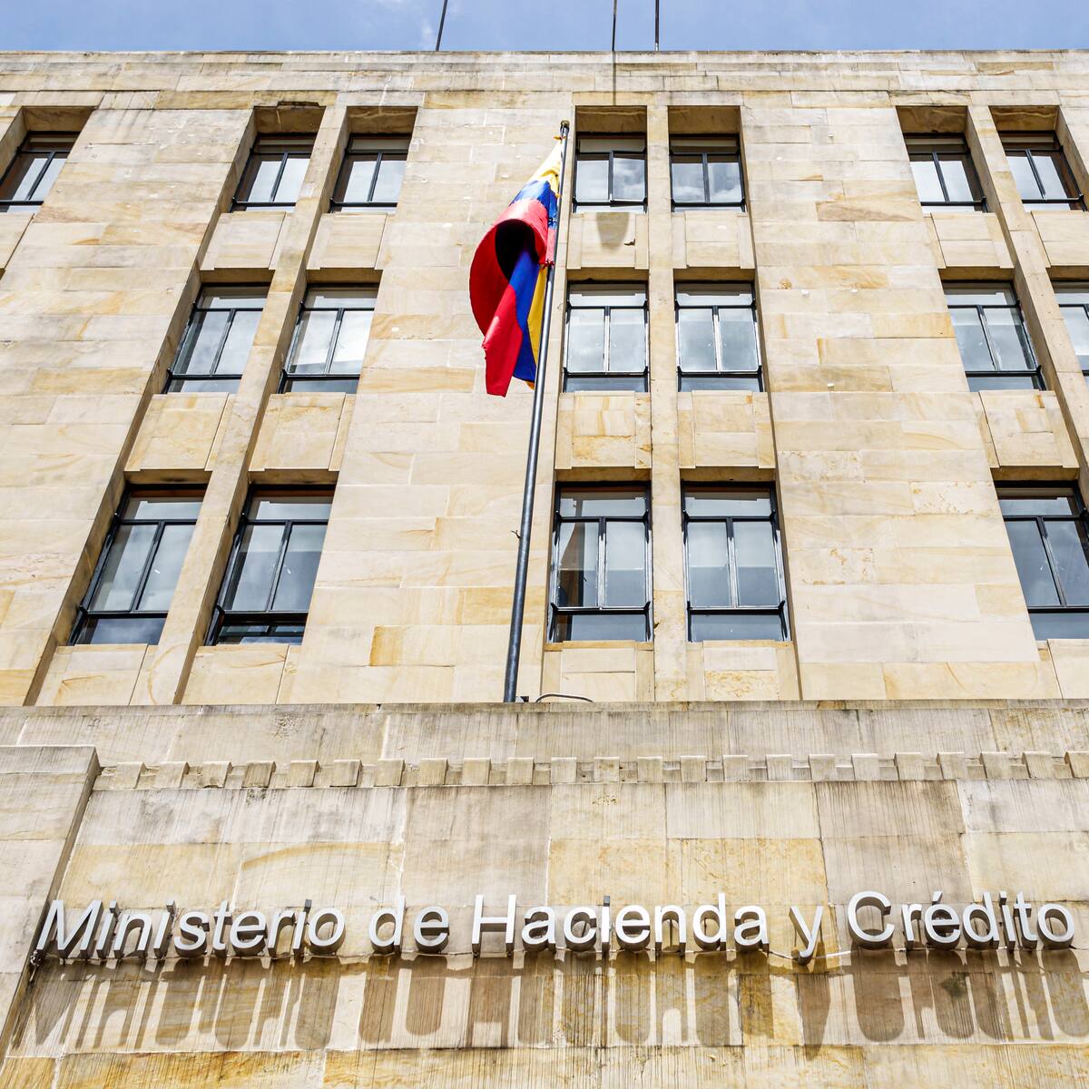 Gobierno cerró 2025 con déficit de 6,4% del PIB y reducción de deuda por $25,7 billones