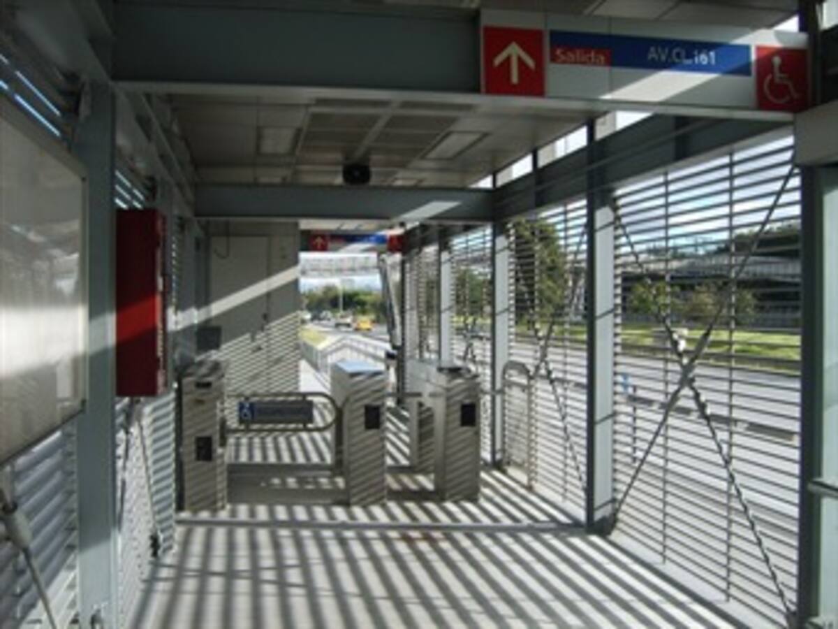 No hay recursos para construir Transmilenio hasta el aeropuerto El Dorado: secretario de Hacienda