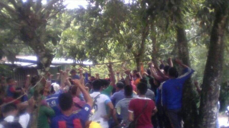 Más de trescientos habitantes de once veredas de San Calixto improvisando un refugio humanitario.. Foto: